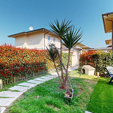 Villa Dolcevita By Bookinggardalake Manerba del Garda Exterior photo